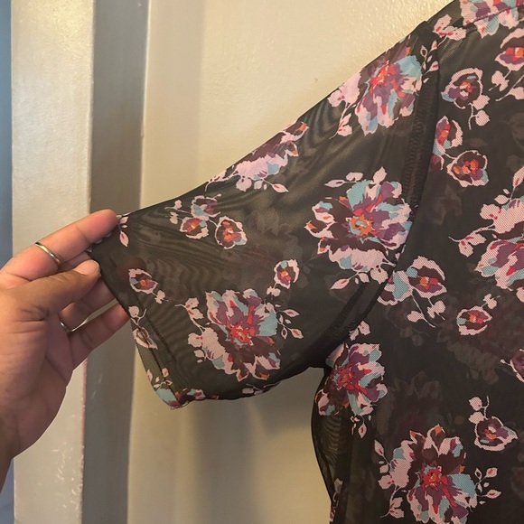 Lane Bryant shirt - black/pink floral short sleeve sheer mesh high/low tunic - Picture 4 of 8